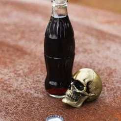 Crack One Open Totenschädel Flaschenöffner -Karnevalskostüme Herren Verkäufe totenkopf flaschenoeffner totenschaedel flaschenoeffner skull bottle opener halloween homeware 54164 03